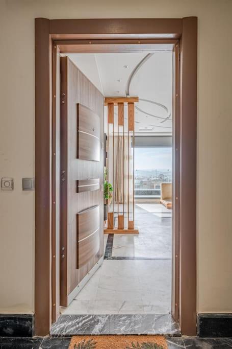 Royale Duplexe Pleine Centre Tanger Apartment Exterior foto