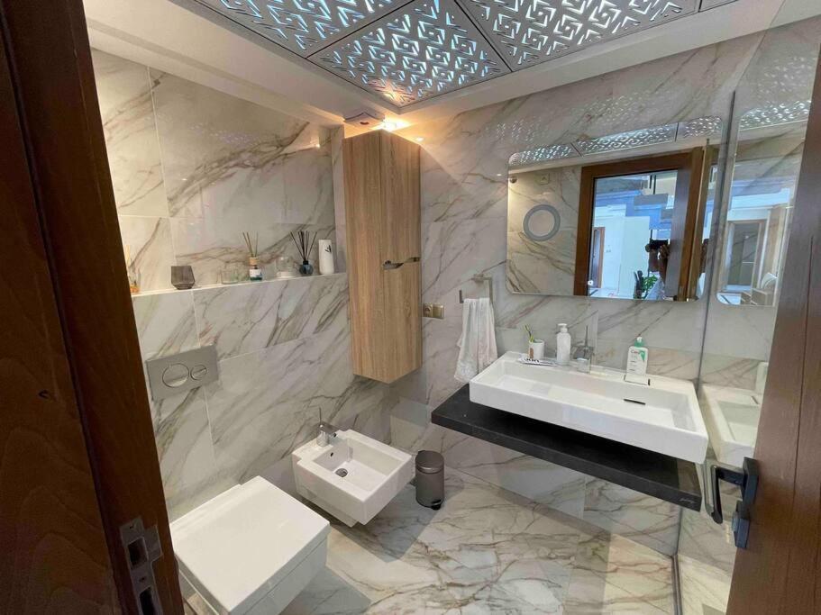 Royale Duplexe Pleine Centre Tanger Apartment Exterior foto