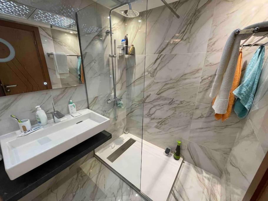 Royale Duplexe Pleine Centre Tanger Apartment Exterior foto