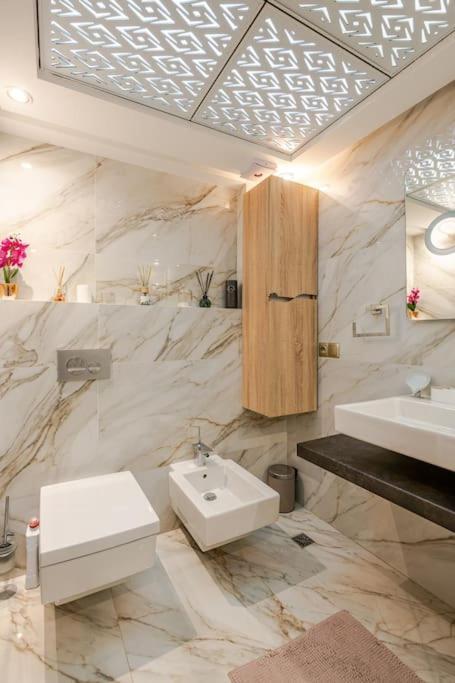Royale Duplexe Pleine Centre Tanger Apartment Exterior foto