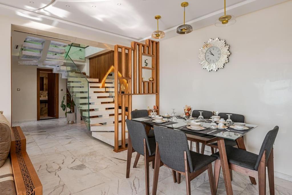 Royale Duplexe Pleine Centre Tanger Apartment Exterior foto