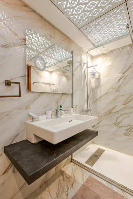 Royale Duplexe Pleine Centre Tanger Apartment Exterior foto