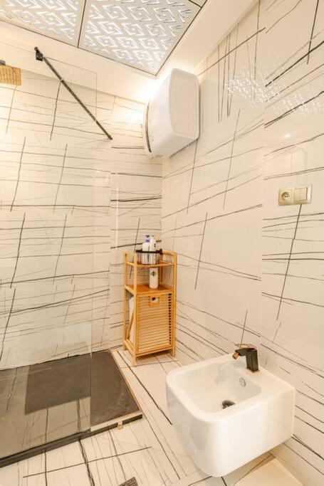 Royale Duplexe Pleine Centre Tanger Apartment Exterior foto