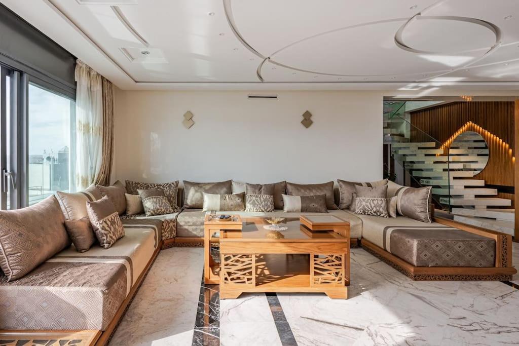 Royale Duplexe Pleine Centre Tanger Apartment Exterior foto
