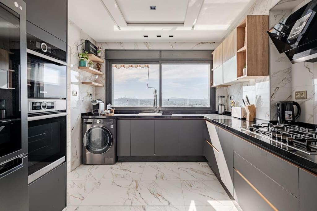 Royale Duplexe Pleine Centre Tanger Apartment Exterior foto