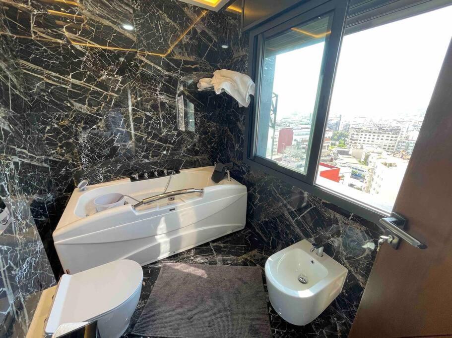 Royale Duplexe Pleine Centre Tanger Apartment Exterior foto