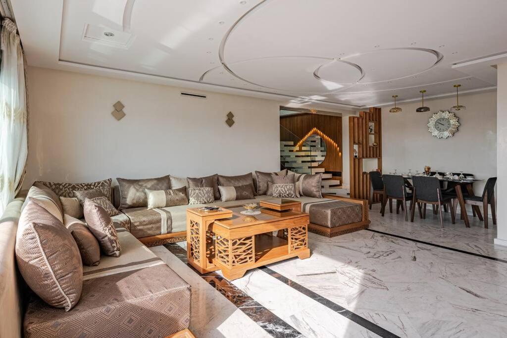 Royale Duplexe Pleine Centre Tanger Apartment Exterior foto