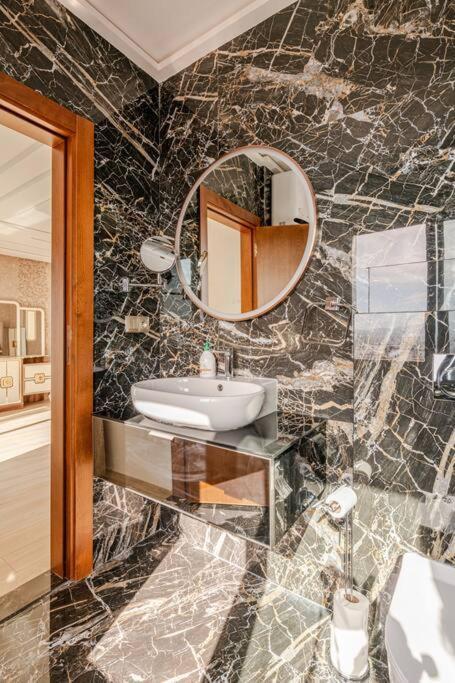Royale Duplexe Pleine Centre Tanger Apartment Exterior foto