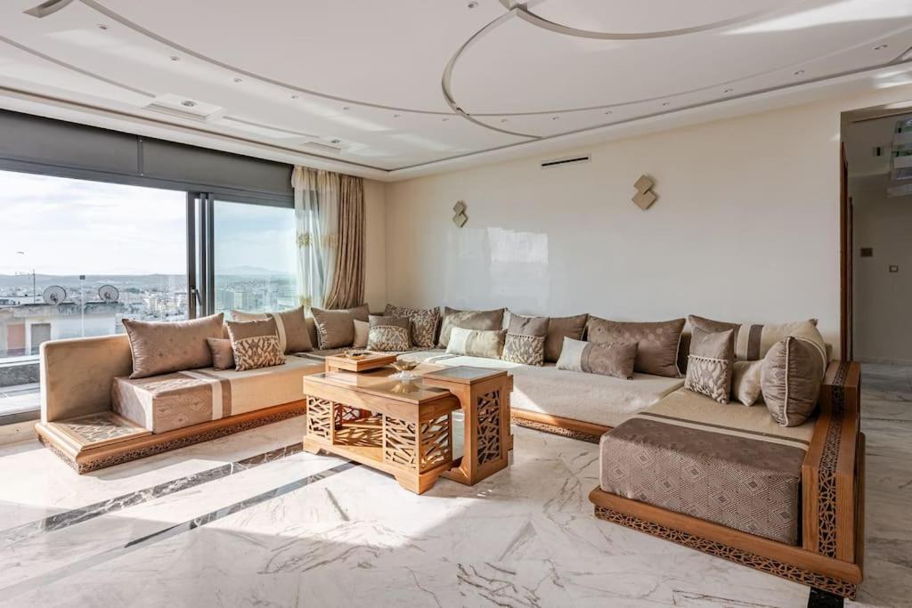 Royale Duplexe Pleine Centre Tanger Apartment Exterior foto